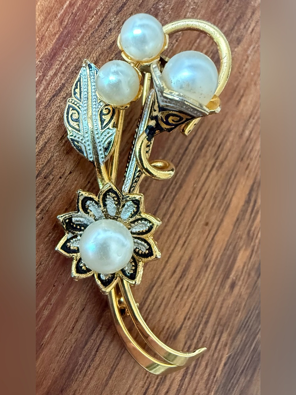 VTG Gold Tone Damascene Floral Brooch with Faux Pearls Pin